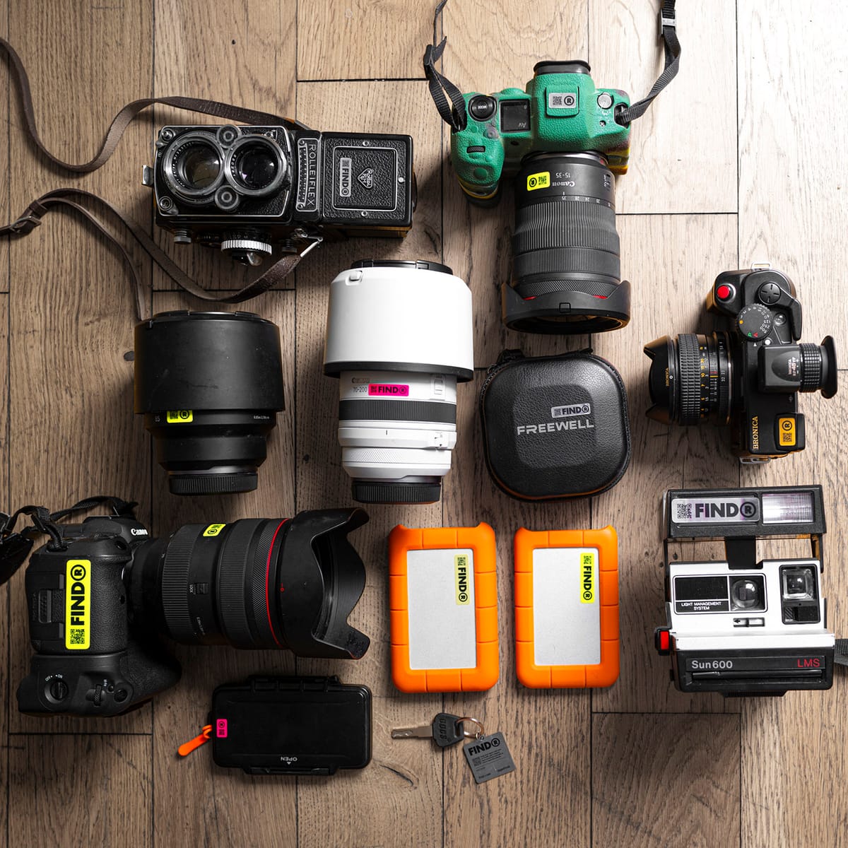 Shooting day at FindR office with Harry Boeki