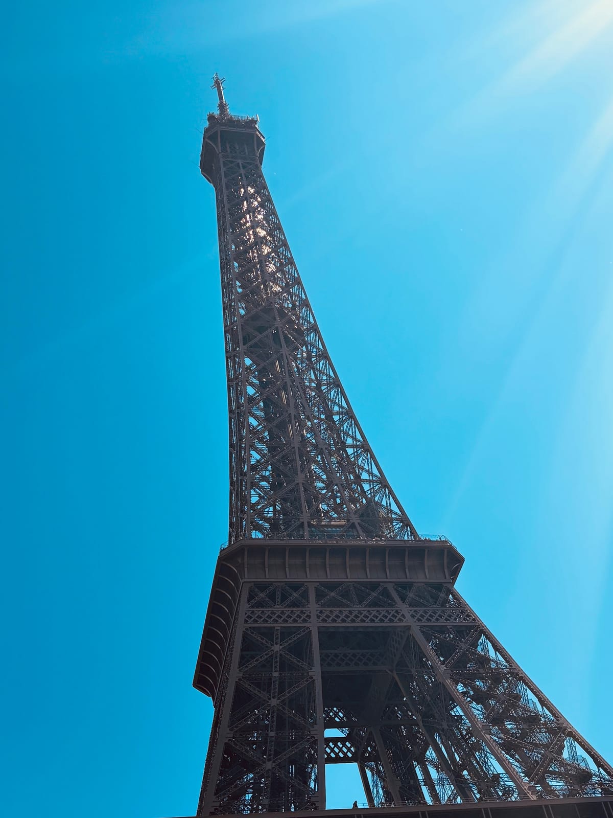 FindR Pop-Up Store at the Eiffel Tower: A Summer Connecting the World